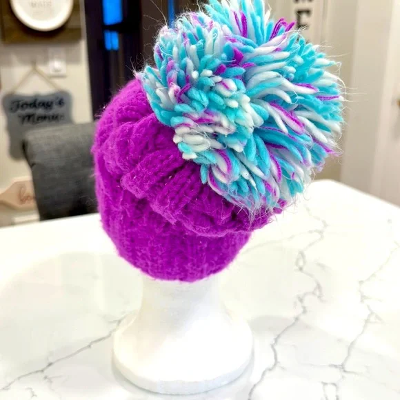 GUC Girls Children’s Place Winter Pom Pom Slouchy Hat. - Picture 4 of 6